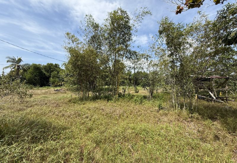 Tanah Lot Banglo bersaiz 441m²  di Kg. Alur Tuman, Marang, Terengganu sebelah Sekolah Memandu Arinah
