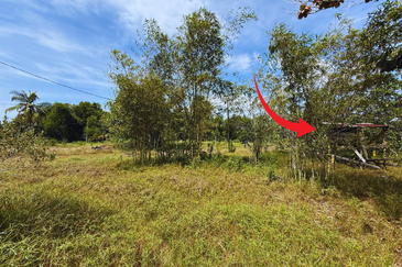 Tanah Lot Banglo bersaiz 441m²  di Kg. Alur Tuman, Marang, Terengganu sebelah Sekolah Memandu Arinah