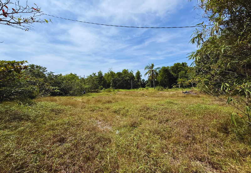 Tanah Lot Banglo bersaiz 441m²  di Kg. Alur Tuman, Marang, Terengganu sebelah Sekolah Memandu Arinah