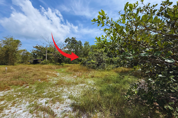 Tanah Lot Banglo bersaiz 441m²  di Kg. Alur Tuman, Marang, Terengganu sebelah Sekolah Memandu Arinah