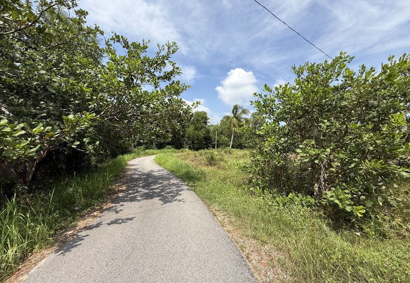 Tanah Lot Banglo bersaiz 441m²  di Kg. Alur Tuman, Marang, Terengganu sebelah Sekolah Memandu Arinah