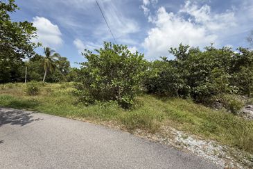 Tanah Lot Banglo bersaiz 441m²  di Kg. Alur Tuman, Marang, Terengganu sebelah Sekolah Memandu Arinah