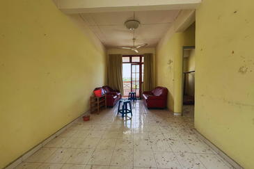 Rumah di Tingkat 4 Flat Seri Kolam, Kuala Terengganu, Terengganu