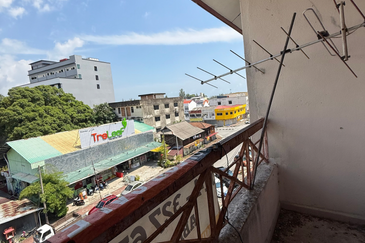 Rumah di Tingkat 4 Flat Seri Kolam, Kuala Terengganu, Terengganu