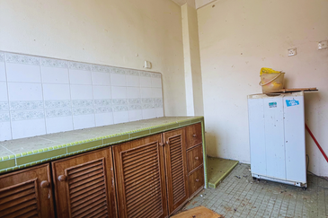 Rumah di Tingkat 4 Flat Seri Kolam, Kuala Terengganu, Terengganu