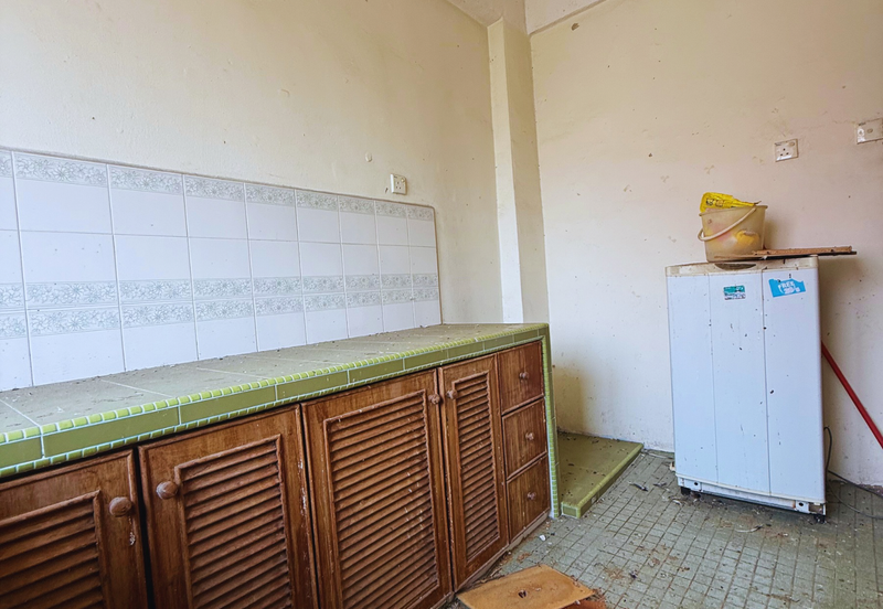 Rumah di Tingkat 4 Flat Seri Kolam, Kuala Terengganu, Terengganu