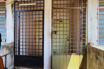 Rumah di Tingkat 4 Flat Seri Kolam, Kuala Terengganu, Terengganu