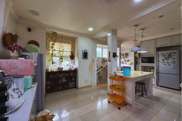 [𝐅𝐔𝐋𝐋𝐘 𝐑𝐄𝐍𝐎𝐕𝐀𝐓𝐄𝐃 & 𝐅𝐔𝐋𝐋𝐘 𝐅𝐔𝐑𝐍𝐈𝐒𝐇𝐄𝐃] Banglo Mewah 3 Tingkat berkonsepkan English di KTGR, Kuala Nerus mengadap tasik