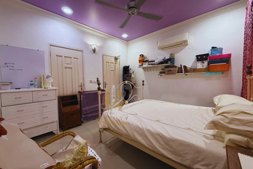 [𝐅𝐔𝐋𝐋𝐘 𝐑𝐄𝐍𝐎𝐕𝐀𝐓𝐄𝐃 & 𝐅𝐔𝐋𝐋𝐘 𝐅𝐔𝐑𝐍𝐈𝐒𝐇𝐄𝐃] Banglo Mewah 3 Tingkat berkonsepkan English di KTGR, Kuala Nerus mengadap tasik