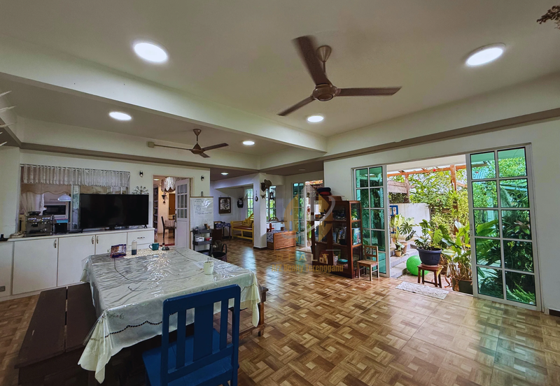 [𝐅𝐔𝐋𝐋𝐘 𝐑𝐄𝐍𝐎𝐕𝐀𝐓𝐄𝐃 & 𝐅𝐔𝐋𝐋𝐘 𝐅𝐔𝐑𝐍𝐈𝐒𝐇𝐄𝐃] Banglo Mewah 3 Tingkat berkonsepkan English di KTGR, Kuala Nerus mengadap tasik