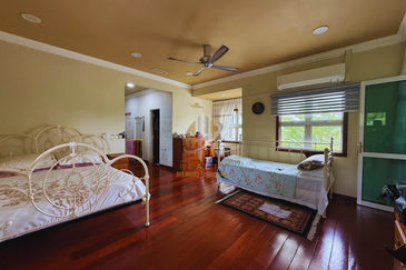 [𝐅𝐔𝐋𝐋𝐘 𝐑𝐄𝐍𝐎𝐕𝐀𝐓𝐄𝐃 & 𝐅𝐔𝐋𝐋𝐘 𝐅𝐔𝐑𝐍𝐈𝐒𝐇𝐄𝐃] Banglo Mewah 3 Tingkat berkonsepkan English di KTGR, Kuala Nerus mengadap tasik