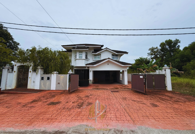 [𝐅𝐔𝐋𝐋𝐘 𝐑𝐄𝐍𝐎𝐕𝐀𝐓𝐄𝐃 & 𝐅𝐔𝐋𝐋𝐘 𝐅𝐔𝐑𝐍𝐈𝐒𝐇𝐄𝐃] Banglo Mewah 3 Tingkat berkonsepkan English di KTGR, Kuala Nerus mengadap tasik