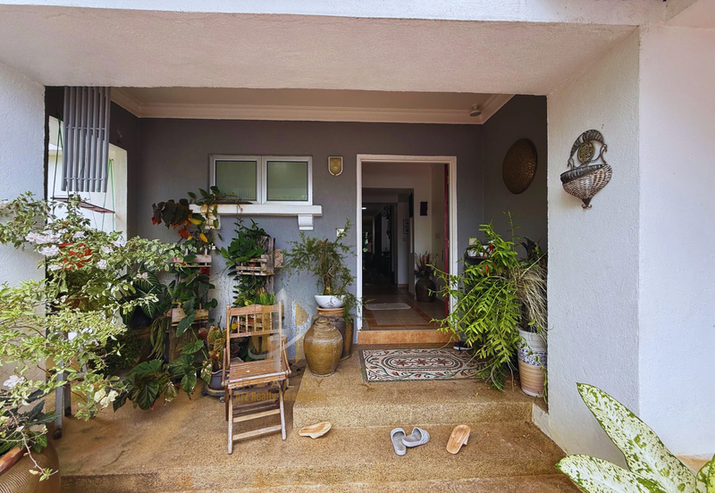 [𝐅𝐔𝐋𝐋𝐘 𝐑𝐄𝐍𝐎𝐕𝐀𝐓𝐄𝐃 & 𝐅𝐔𝐋𝐋𝐘 𝐅𝐔𝐑𝐍𝐈𝐒𝐇𝐄𝐃] Banglo Mewah 3 Tingkat berkonsepkan English di KTGR, Kuala Nerus mengadap tasik