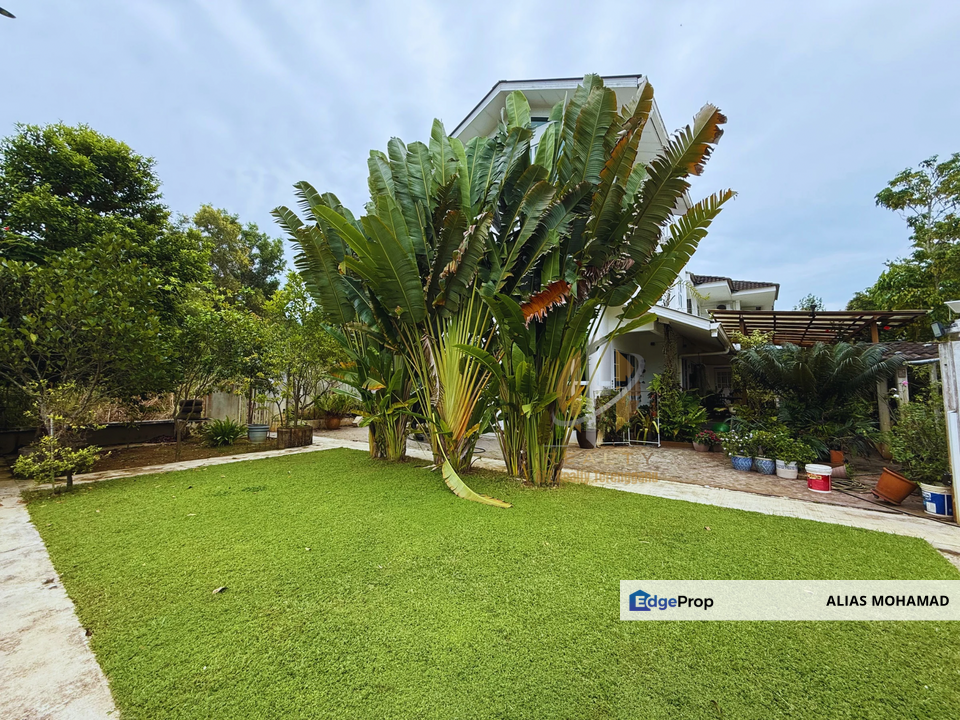 [𝐅𝐔𝐋𝐋𝐘 𝐑𝐄𝐍𝐎𝐕𝐀𝐓𝐄𝐃 & 𝐅𝐔𝐋𝐋𝐘 𝐅𝐔𝐑𝐍𝐈𝐒𝐇𝐄𝐃] Banglo Mewah 3 Tingkat berkonsepkan English di KTGR, Kuala Nerus mengadap tasik, Terengganu, 