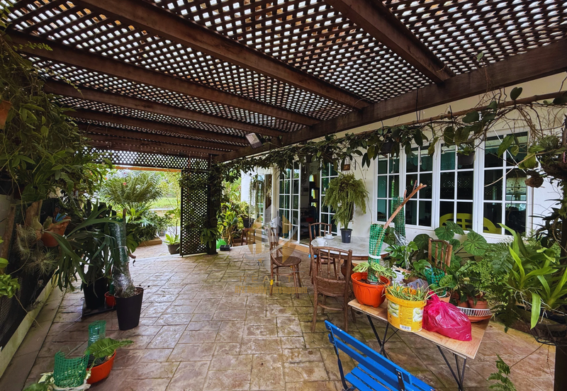 [𝐅𝐔𝐋𝐋𝐘 𝐑𝐄𝐍𝐎𝐕𝐀𝐓𝐄𝐃 & 𝐅𝐔𝐋𝐋𝐘 𝐅𝐔𝐑𝐍𝐈𝐒𝐇𝐄𝐃] Banglo Mewah 3 Tingkat berkonsepkan English di KTGR, Kuala Nerus mengadap tasik