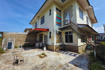 Rumah Semi-D 2 Tingkat di Kg. Wakaf Mempelam, Kuala Terengganu berdekatan Pasaraya NIRWANA