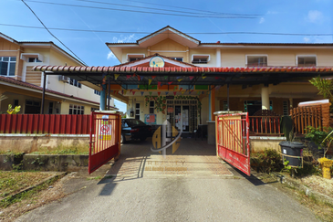 Rumah Semi-D 2 Tingkat di Kg. Wakaf Mempelam, Kuala Terengganu berdekatan Pasaraya NIRWANA