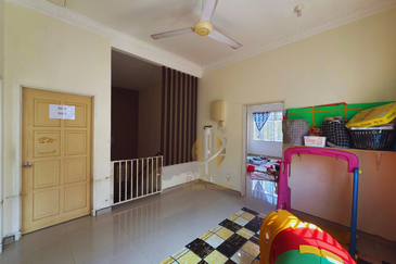 Rumah Semi-D 2 Tingkat di Kg. Wakaf Mempelam, Kuala Terengganu berdekatan Pasaraya NIRWANA