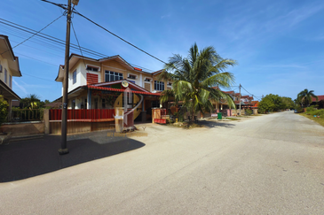 Rumah Semi-D 2 Tingkat di Kg. Wakaf Mempelam, Kuala Terengganu berdekatan Pasaraya NIRWANA