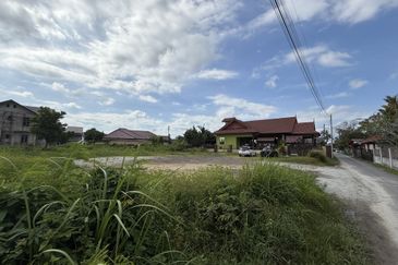 Tanah Lot Banglo bersaiz 764m²  di Bukit Besar, Kuala Terengganu berdekatan SK Tengku Bariah