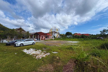 Tanah Lot Banglo bersaiz 764m²  di Bukit Besar, Kuala Terengganu berdekatan SK Tengku Bariah