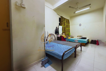 Rumah Teres 2 Tingkat di Taman Desa Mutiara, Gong Badak, Terengganu berdekatan Petron & Perodua Gong Badak