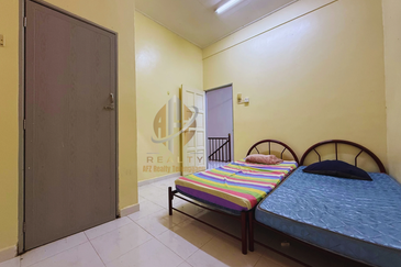 Rumah Teres 2 Tingkat di Taman Desa Mutiara, Gong Badak, Terengganu berdekatan Petron & Perodua Gong Badak