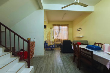 Rumah Teres 2 Tingkat di Taman Desa Mutiara, Gong Badak, Terengganu berdekatan Petron & Perodua Gong Badak