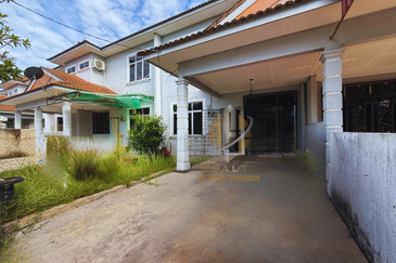 Rumah Teres 2 Tingkat di Taman Desa Mutiara, Gong Badak, Terengganu berdekatan Petron & Perodua Gong Badak