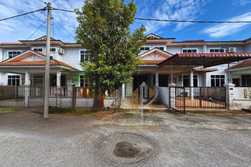 Rumah Teres 2 Tingkat di Taman Desa Mutiara, Gong Badak, Terengganu berdekatan Petron & Perodua Gong Badak