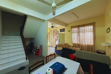 Rumah Teres 2 Tingkat di Taman Desa Mutiara, Gong Badak, Terengganu berdekatan Petron & Perodua Gong Badak