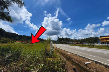 3 Tanah Lot Kedai bersaiz 130m²  di Durian Mentangau, Dungun, Terengganu sebelah Stesen Caltex