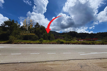 3 Tanah Lot Kedai bersaiz 130m²  di Durian Mentangau, Dungun, Terengganu sebelah Stesen Caltex