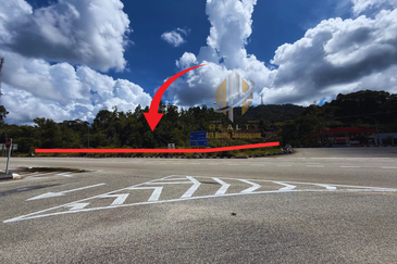 3 Tanah Lot Kedai bersaiz 130m²  di Durian Mentangau, Dungun, Terengganu sebelah Stesen Caltex