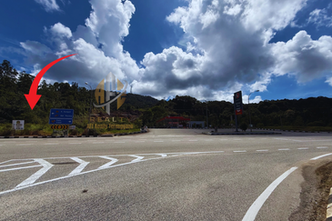 3 Tanah Lot Kedai bersaiz 130m²  di Durian Mentangau, Dungun, Terengganu sebelah Stesen Caltex