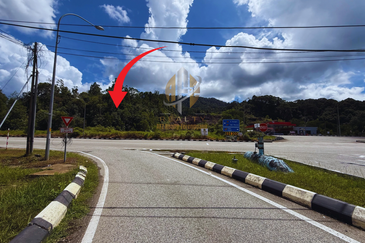 3 Tanah Lot Kedai bersaiz 130m²  di Durian Mentangau, Dungun, Terengganu sebelah Stesen Caltex