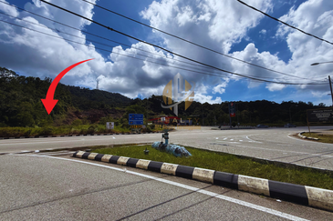 3 Tanah Lot Kedai bersaiz 130m²  di Durian Mentangau, Dungun, Terengganu sebelah Stesen Caltex