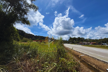 3 Tanah Lot Kedai bersaiz 130m²  di Durian Mentangau, Dungun, Terengganu sebelah Stesen Caltex