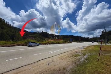 3 Tanah Lot Kedai bersaiz 130m²  di Durian Mentangau, Dungun, Terengganu sebelah Stesen Caltex