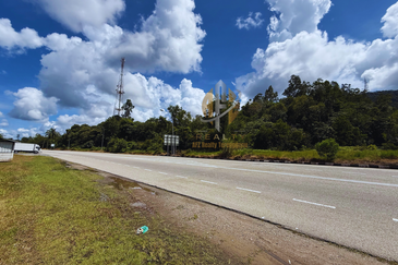 3 Tanah Lot Kedai bersaiz 130m²  di Durian Mentangau, Dungun, Terengganu sebelah Stesen Caltex