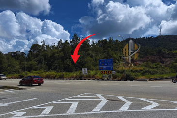 3 Tanah Lot Kedai bersaiz 130m²  di Durian Mentangau, Dungun, Terengganu sebelah Stesen Caltex