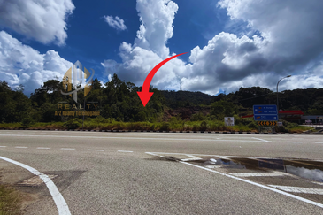 3 Tanah Lot Kedai bersaiz 130m²  di Durian Mentangau, Dungun, Terengganu sebelah Stesen Caltex