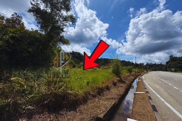 3 Tanah Lot Kedai bersaiz 130m²  di Durian Mentangau, Dungun, Terengganu sebelah Stesen Caltex