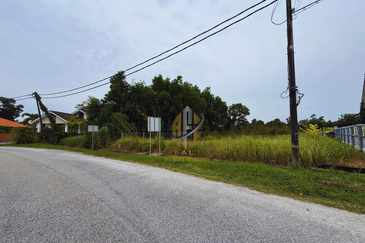 Tanah Lot Banglo bersaiz 660m²  di Kuala Terengganu Golf Resort (KTGR), Tok Jembal, Terengganu mangadap Tasik & Padang Golf