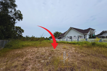 Tanah Lot Banglo bersaiz 660m²  di Kuala Terengganu Golf Resort (KTGR), Tok Jembal, Terengganu mangadap Tasik & Padang Golf