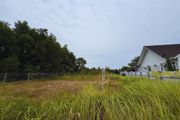 Tanah Lot Banglo bersaiz 660m²  di Kuala Terengganu Golf Resort (KTGR), Tok Jembal, Terengganu mangadap Tasik & Padang Golf
