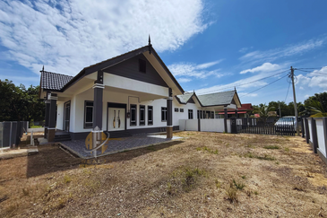 2 Unit Rumah Semi-D Setingkat di Kg. Alur Tuman, Marang, Terengganu berdekatan Pantai Kelulut