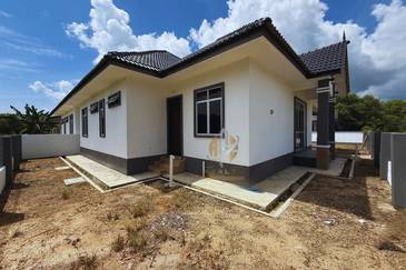 2 Unit Rumah Semi-D Setingkat di Kg. Alur Tuman, Marang, Terengganu berdekatan Pantai Kelulut