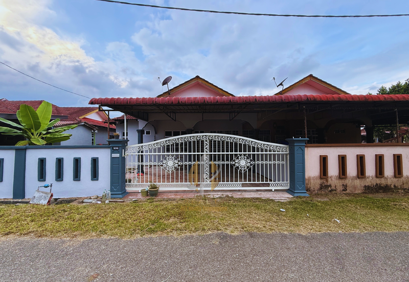 Rumah Semi-D Setingkat di Taman Desa Darul Iman, Gong Badak, Terengganu