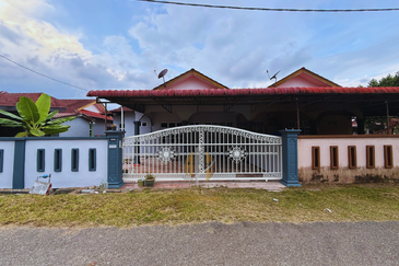 Rumah Semi-D Setingkat di Taman Desa Darul Iman, Gong Badak, Terengganu